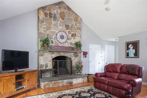 65 Contour Rd, Warwick, RI 02886 photo 4