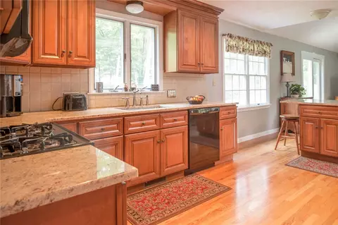 65 Contour Rd, Warwick, RI 02886 photo 10