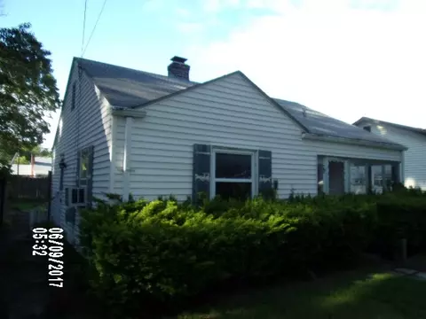 73 Pine Crest Dr, Riverside, RI 02915 photo 2