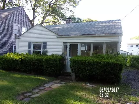 73 Pine Crest Dr, Riverside, RI 02915 photo 1
