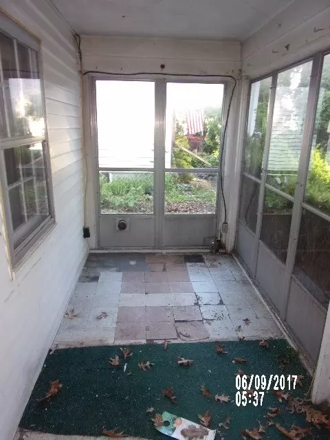 73 Pine Crest Dr, Riverside, RI 02915 photo 10