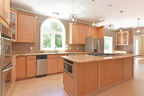 101 Crest Dr, Cranston, RI 02921 photo 3
