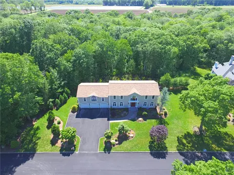 101 Crest Dr, Cranston, RI 02921 photo 6