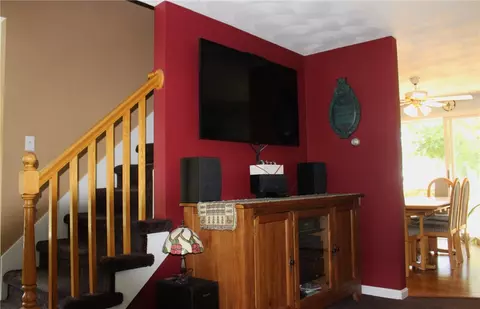 79 Lillian Ct, Warwick, RI 02886 photo 6
