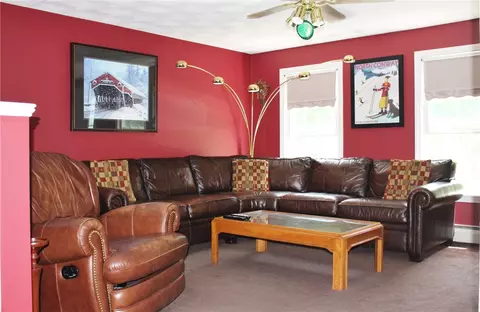 79 Lillian Ct, Warwick, RI 02886 photo 4