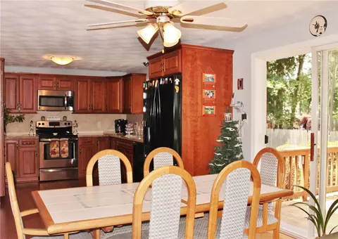 79 Lillian Ct, Warwick, RI 02886 photo 7