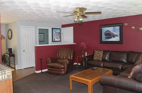 79 Lillian Ct, Warwick, RI 02886 photo 3