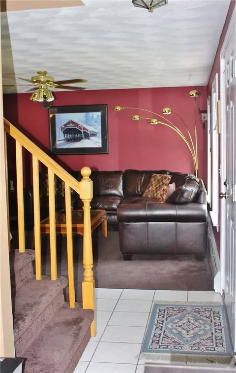 79 Lillian Ct, Warwick, RI 02886 photo 2