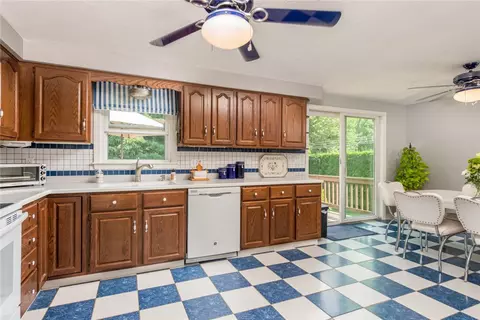 86 Achille St, Woonsocket, RI 02895 photo 9