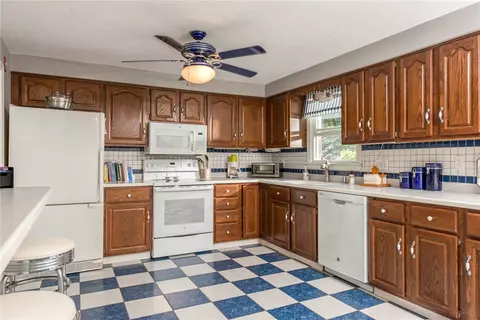 86 Achille St, Woonsocket, RI 02895 photo 8