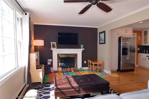 70 Everett St, Middletown, RI 02842 photo 4