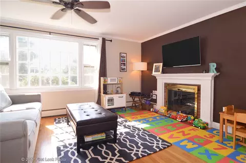 70 Everett St, Middletown, RI 02842 photo 6
