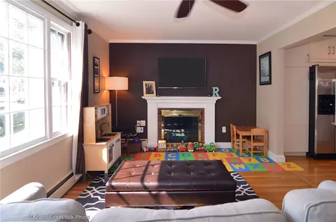 70 Everett St, Middletown, RI 02842 photo 3