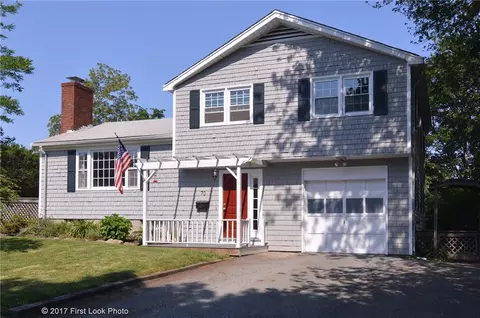 70 Everett St, Middletown, RI 02842 photo 1