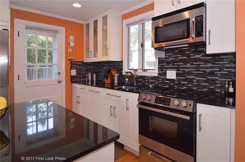 70 Everett St, Middletown, RI 02842 photo 10