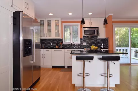 70 Everett St, Middletown, RI 02842 photo 8