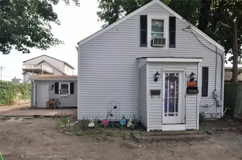 28 Bentley St, Woonsocket, RI 02895 photo 1