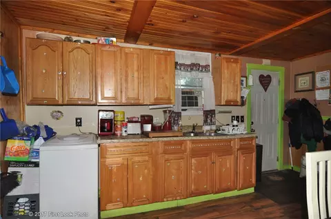 28 Bentley St, Woonsocket, RI 02895 photo 3