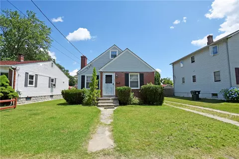 206 Holmes Rd, Warwick, RI 02888 photo 1