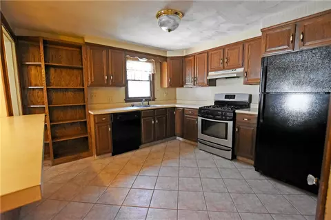 206 Holmes Rd, Warwick, RI 02888 photo 8