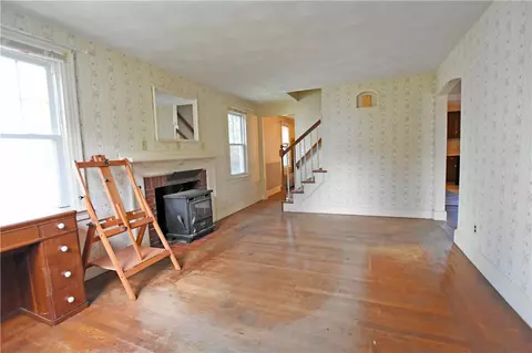 206 Holmes Rd, Warwick, RI 02888 photo 2