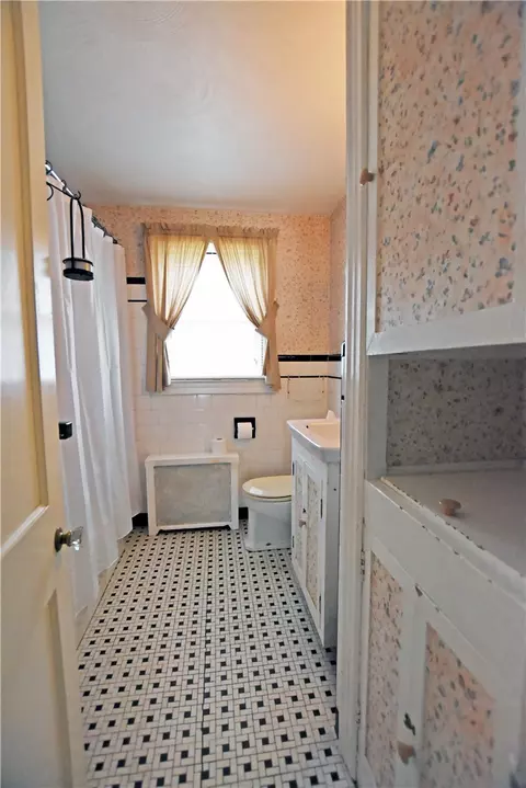 206 Holmes Rd, Warwick, RI 02888 photo 4