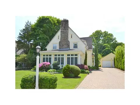 111 Beacon Ave, Warwick, RI 02889 photo 1