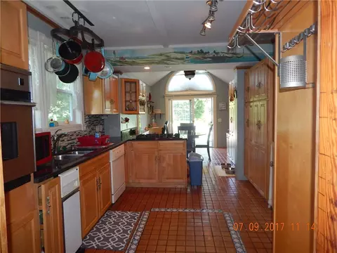 111 Beacon Ave, Warwick, RI 02889 photo 9