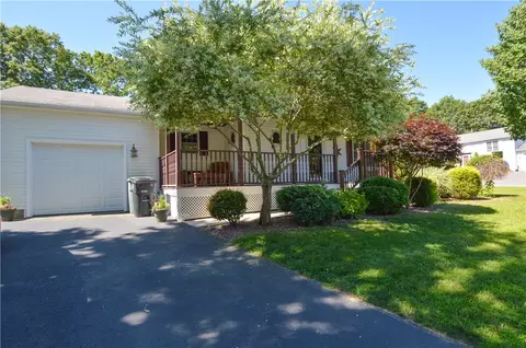 16 Wildflower Dr, Coventry, RI 02816 photo 3