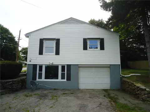 119 Marshall Rd, Woonsocket, RI 02895 photo 3