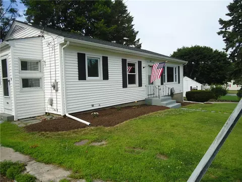 119 Marshall Rd, Woonsocket, RI 02895 photo 4