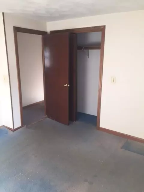 74 Levesque St, Warwick, RI 02886 photo 3