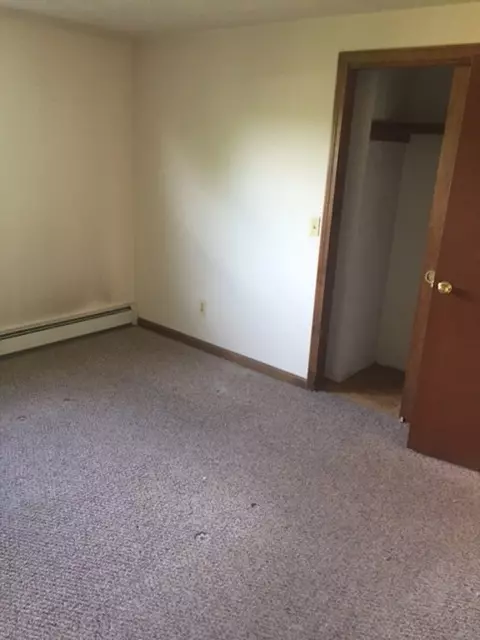 74 Levesque St, Warwick, RI 02886 photo 4