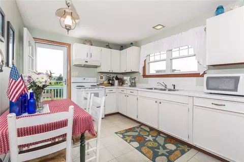 19 Benson Ave, Westerly, RI 02891 photo 12