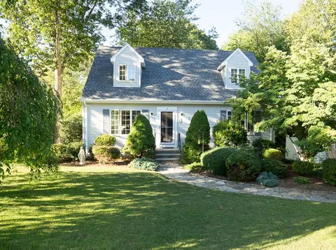 16 Surrey Dr, Westerly, RI 02891 photo 1