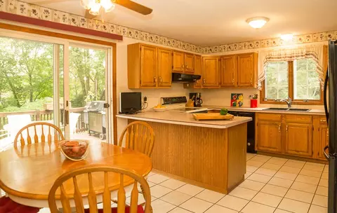 16 Surrey Dr, Westerly, RI 02891 photo 9