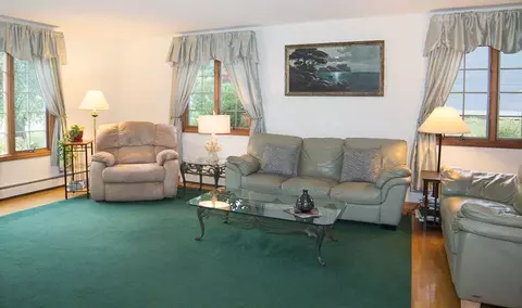 16 Surrey Dr, Westerly, RI 02891 photo 4