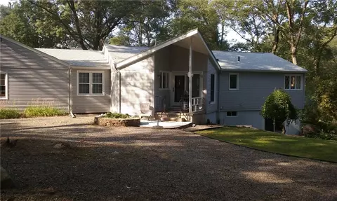 24 Fishs Ln, Warwick, RI 02886 photo 4