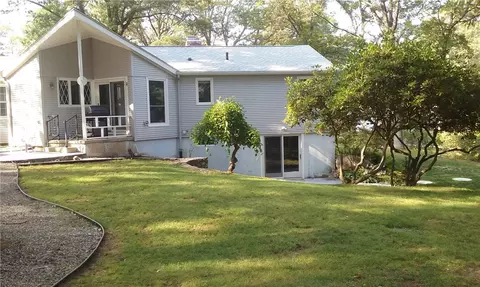24 Fishs Ln, Warwick, RI 02886 photo 5