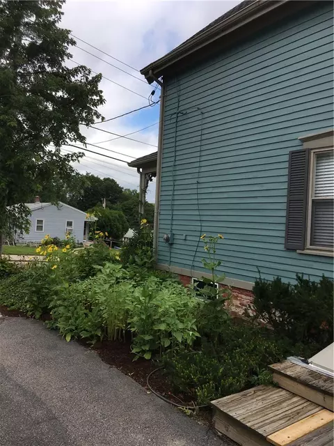 632 S Main St, Woonsocket, RI 02895 photo 4