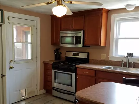 75 Birch St, Warwick, RI 02888 photo 4