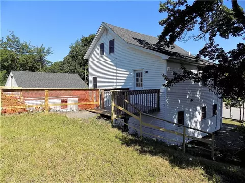 121 Oak St, Westerly, RI 02891 photo 4