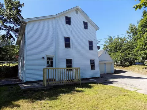 121 Oak St, Westerly, RI 02891 photo 1