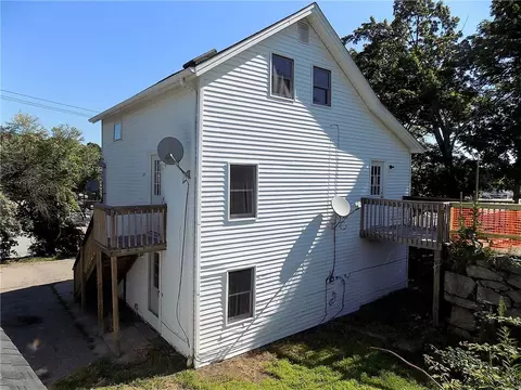 121 Oak St, Westerly, RI 02891 photo 3