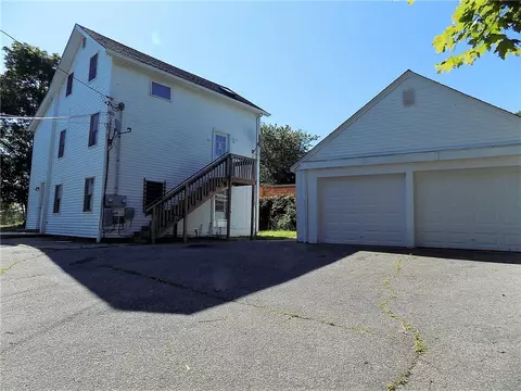 121 Oak St, Westerly, RI 02891 photo 2