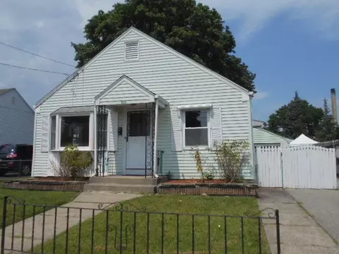 258 Pullen Ave, Pawtucket, RI 02861 photo 1