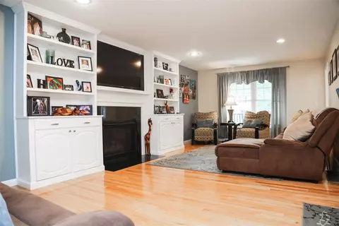 8 Conifer Ct, Coventry, RI 02816 photo 9