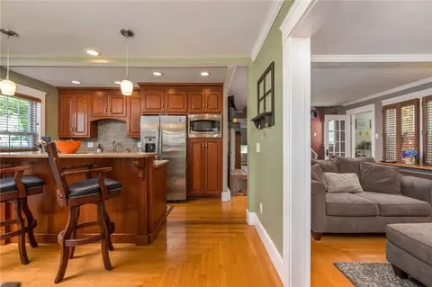 363 Mowry St, Woonsocket, RI 02895 photo 8