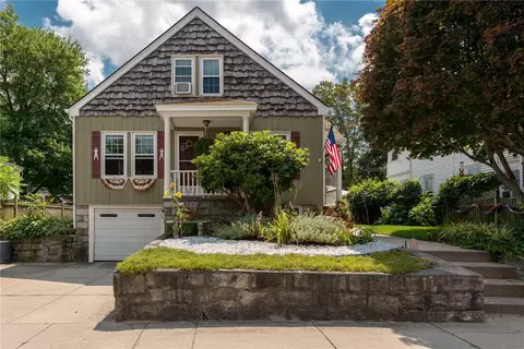 363 Mowry St, Woonsocket, RI 02895 photo 2