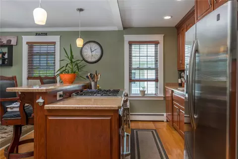 363 Mowry St, Woonsocket, RI 02895 photo 5